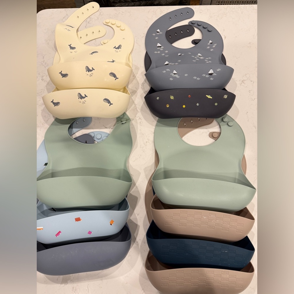 Mushie Bib Set of 11 Bibs - Kith, prints and solids